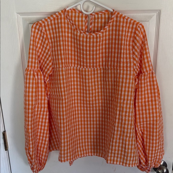 Tops - Women’s cute top size Medium (6) Runs small!
